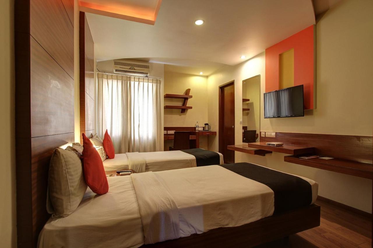 Collection O 29684 Hotel Vikram Palace & Restaurant Dayal Bagh Ngoại thất bức ảnh