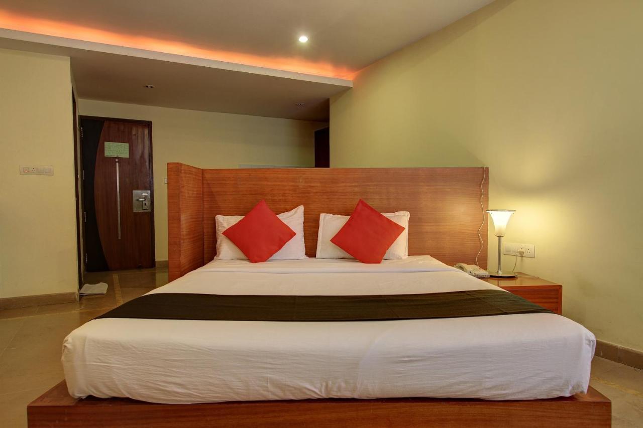 Collection O 29684 Hotel Vikram Palace & Restaurant Dayal Bagh Phòng bức ảnh